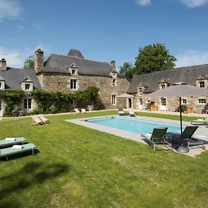 Manoir Du Vau D Arz Et D Hotes Avec Piscine Bed and breakfast